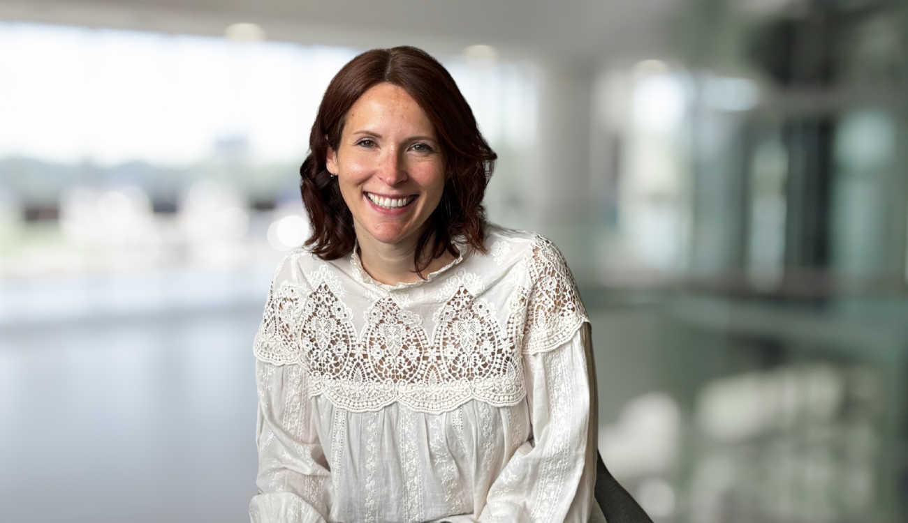 Mélanie Petit, Directrice des Ressources Humaines et Directrice Administrative et Financière de YSEIS, célèbre ses 10 ans au sein de l'entreprise.